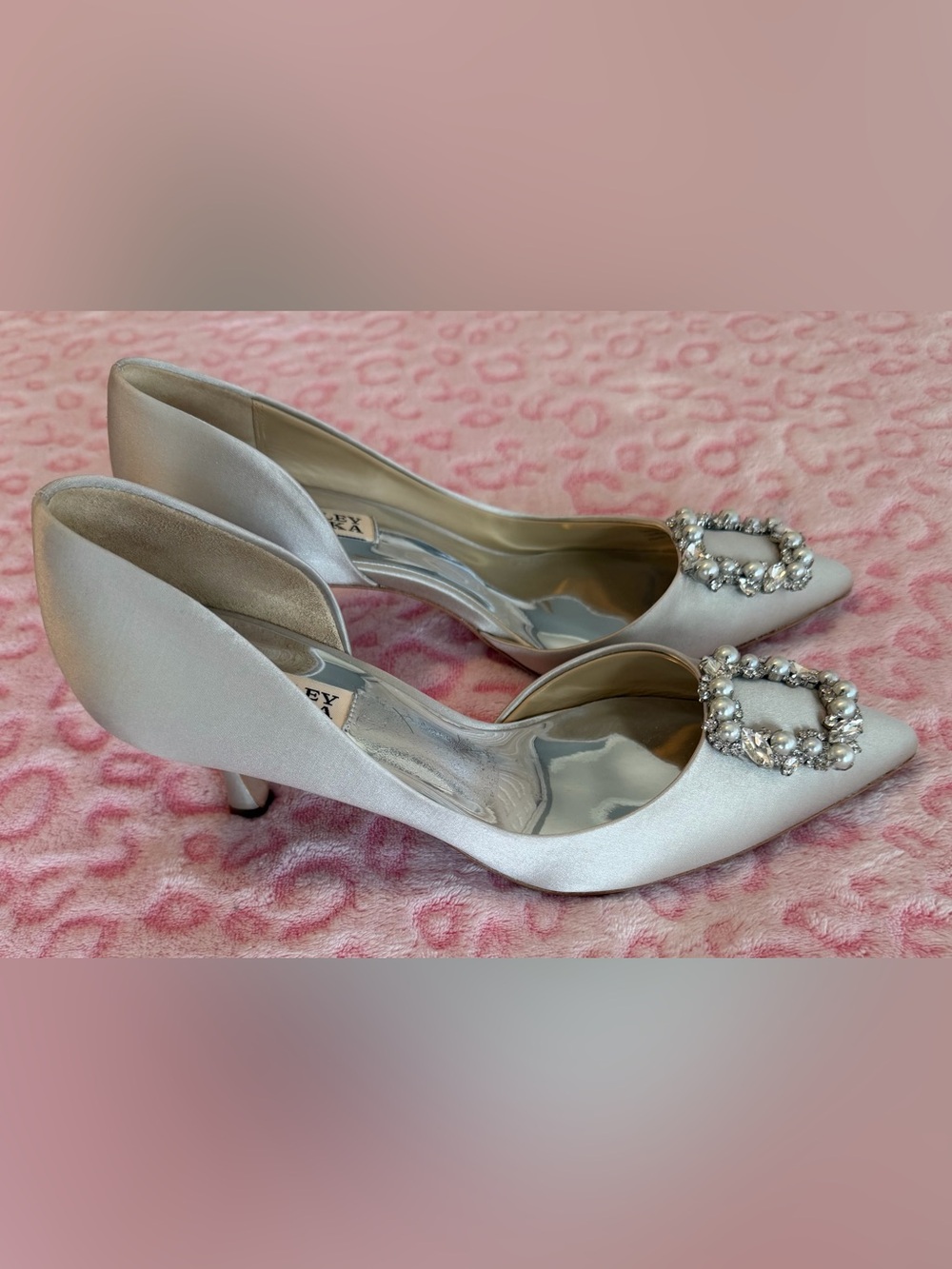 Badgley Mischka Ivory Heels With Crystal
Fabia Pump Women’s Size: 7.5 - Picture 9 of 10